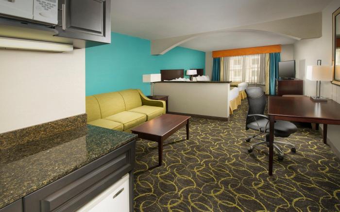 Holiday Inn Express Hotel and Suites DFW-Grapevine By IHG