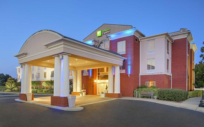 Holiday Inn Express Hotel & Suites Auburn - University Area By IHG