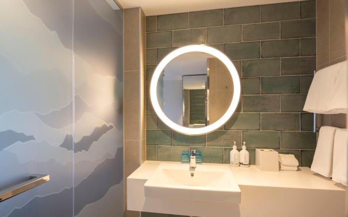 Holiday Inn Express And Suites Queenstown By IHG