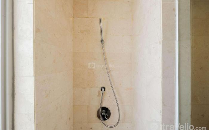 Spacious 2BR @ The Empyreal Apartment By Travelio
