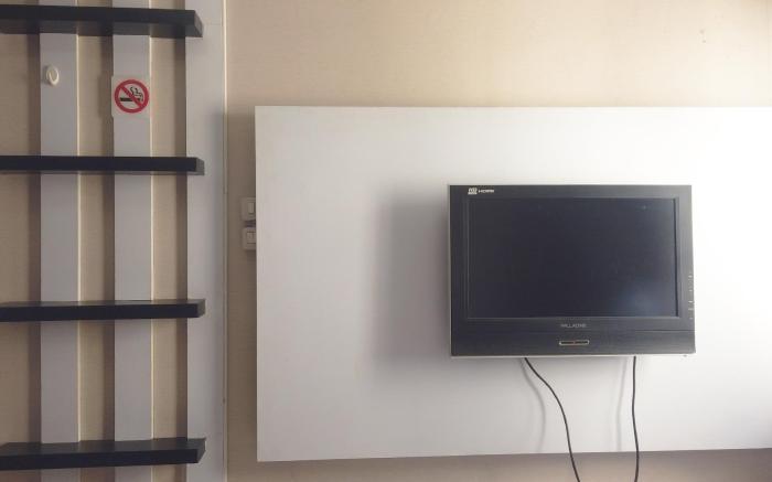 Trendy 2BR @ The Suite Metro Apartment By Travelio