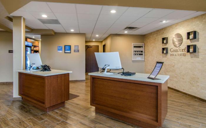Comfort Inn & Suites