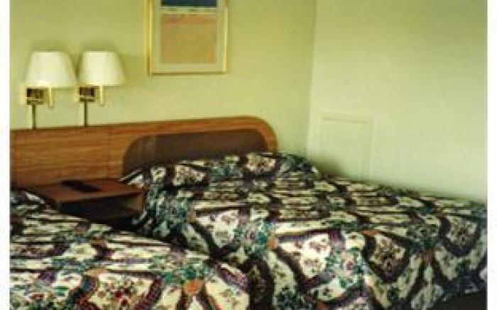 Super 7 Motel