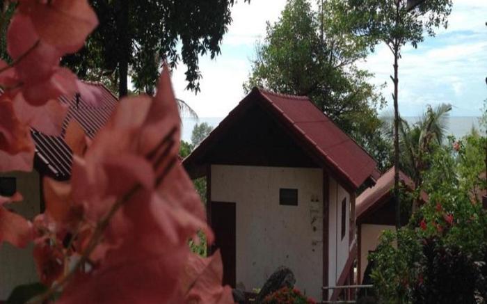 J.B. Hut Bungalows