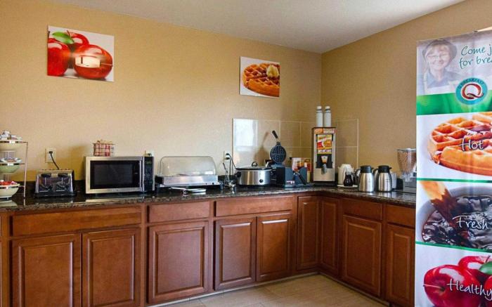 Super 8 by Wyndham Sturtevant/Racine
