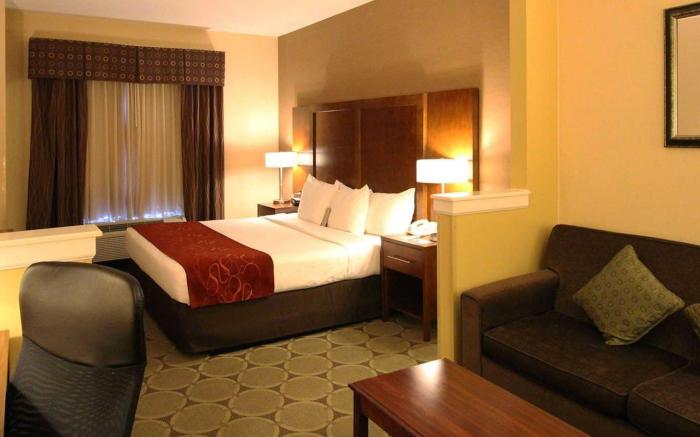 Comfort Suites Near University