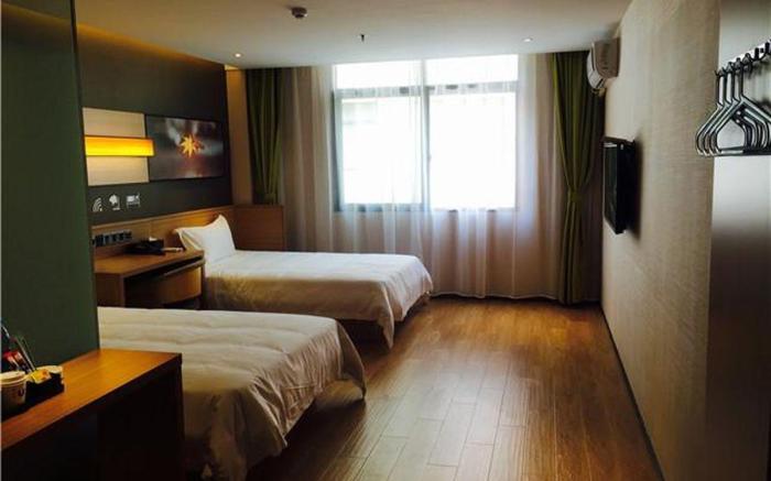 IU Hotel Shanghai Jiaotong University Jiangchuan Road Metro Station