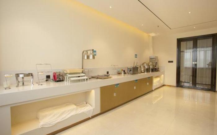 City Comfort Inn Luchuan Hot Spring Plaza High-speed Railway Station