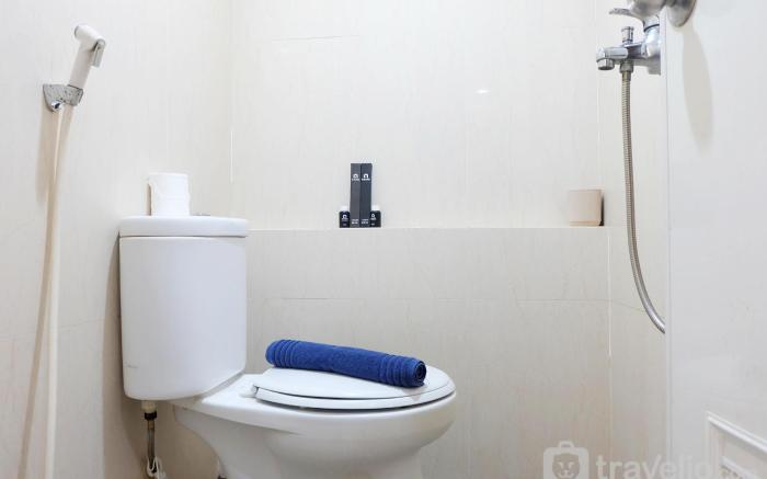 Comfy 2BR Apt at Green Pramuka City By Travelio
