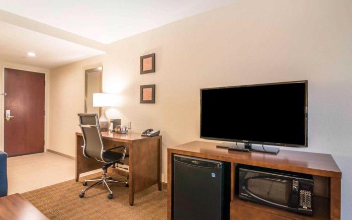 Comfort Inn & Suites Brattleboro I-91