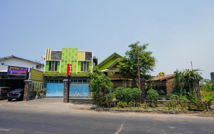 OYO 1639 Penginapan Anggrek Syariah 1