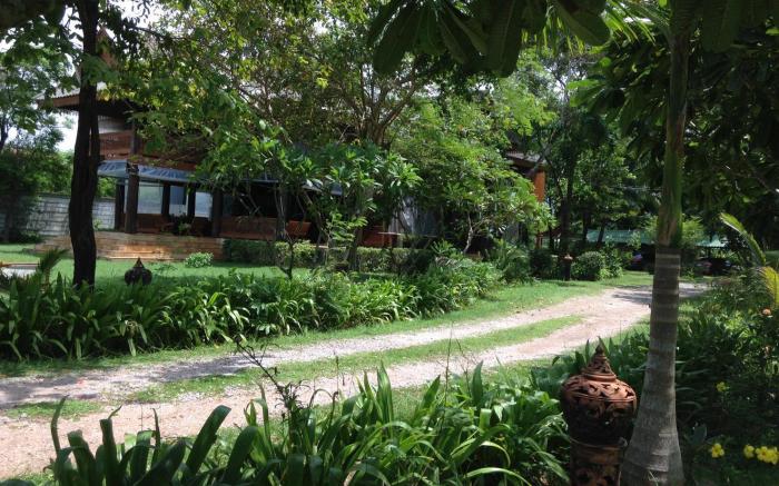 Ruen Thai Rim Haad Resort