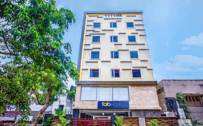 FabHotel RR Grand - Next to Trendset Mall