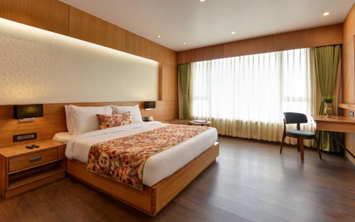 Summit Montana Suites & Spa at Mall