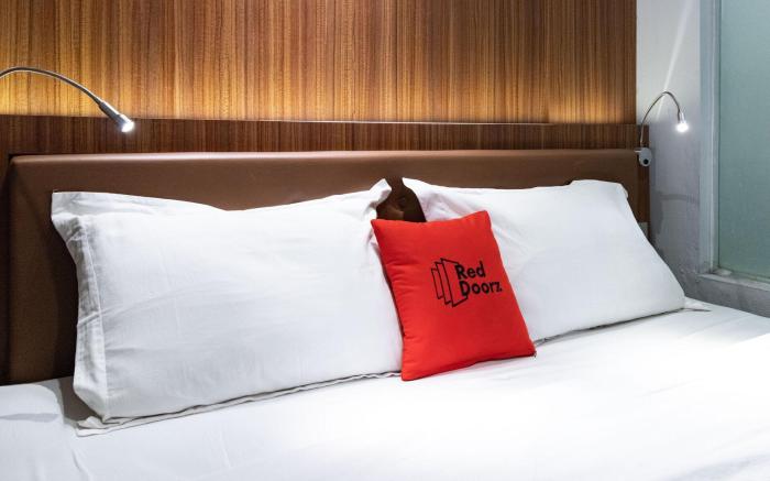 RedDoorz Premium near Centre Point Mall Medan
