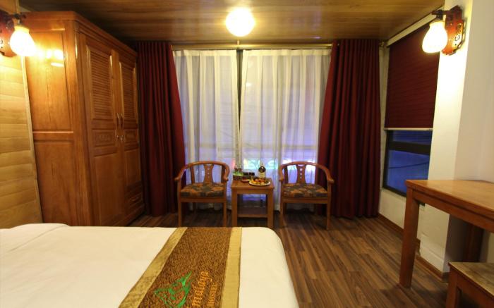 HIMALAYA HOSTEL ROOM