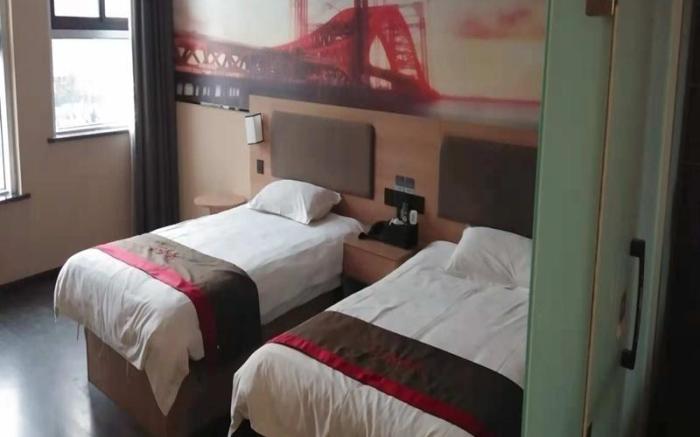 Thank Inn Hotel Henan Xinxiang Yuanyang County Jianshe Road Hualong Shangjun