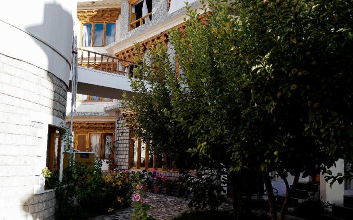 Hotel Cho Palace