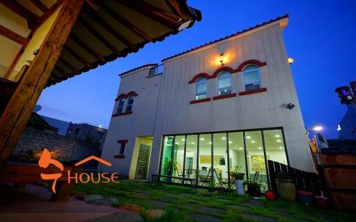 Jeonju Deogindang &amp;amp;amp;amp; Su House Pension