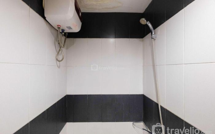 Luxurious 2BR Cinere Bellevue Suites By Travelio