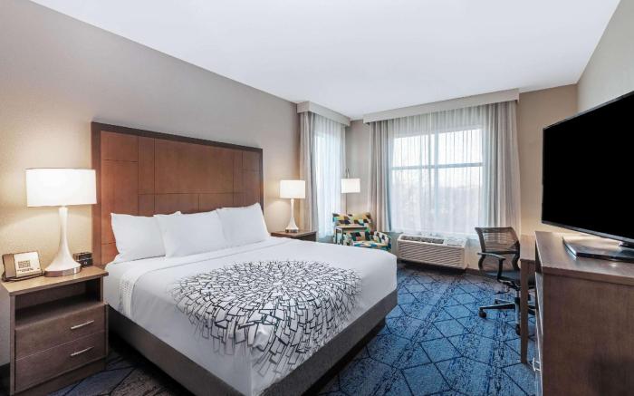 La Quinta Inn & Suites by Wyndham Kansas City Beacon Hill