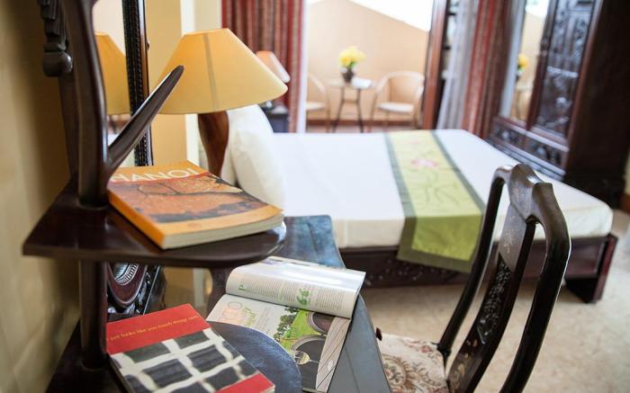 Lucky Hotel Hang Trong Street