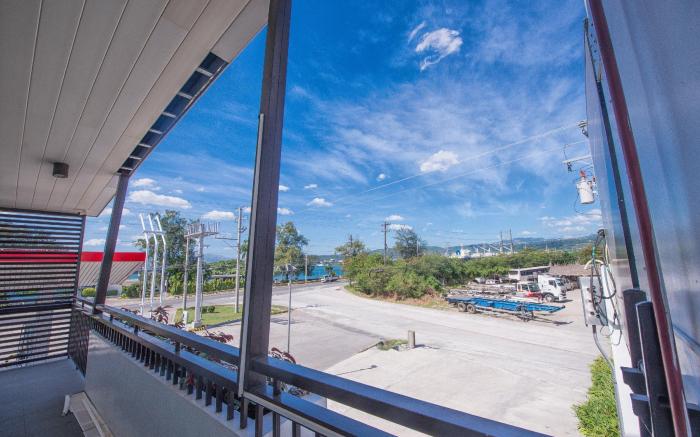 BUMBLE V HOTEL SUBIC