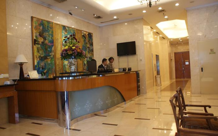 Grand Tropic Suites Hotel