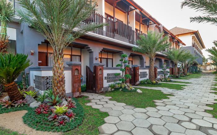 Lovina Beach Club and Resort