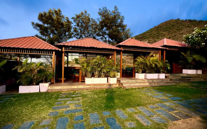 Vijaygarh Resort & Cottages with Private Pool