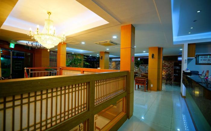 Jeonju Hanok Village Ghamyoungroo Hanok Hotel