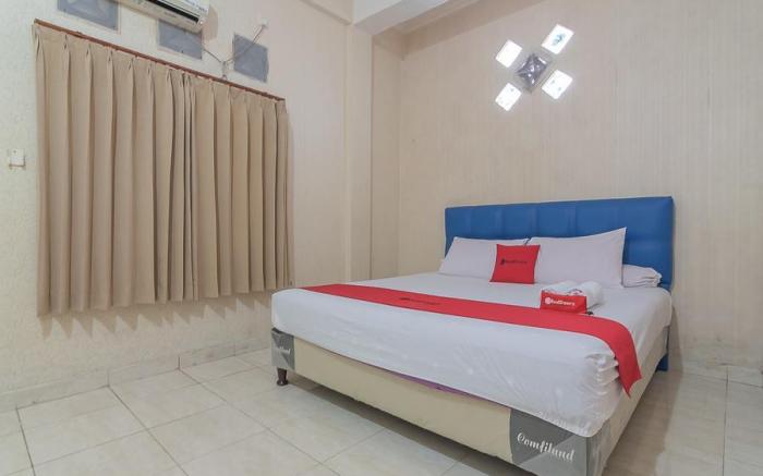 RedDoorz Syariah near Terminal Batu Ampar 2