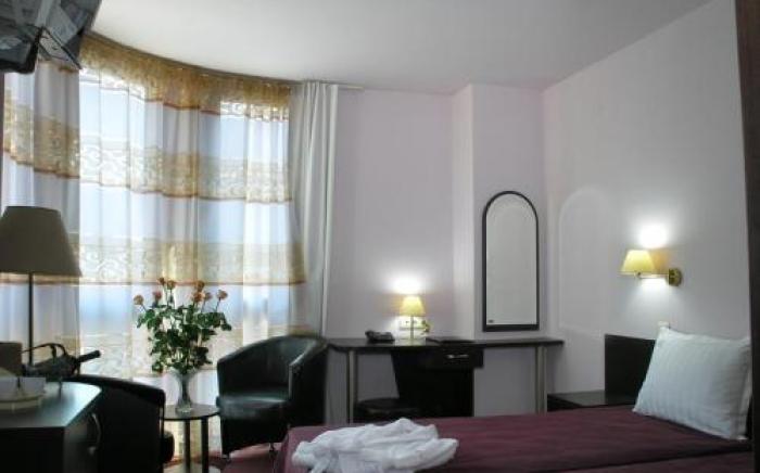 Art Plaza Hotel
