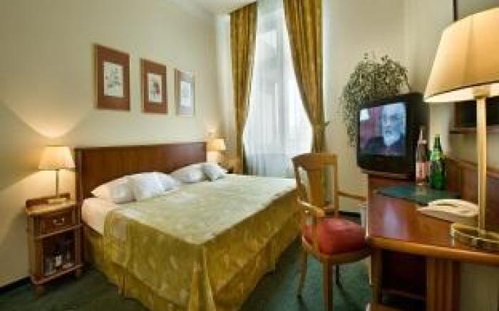 EA Hotel Rokoko