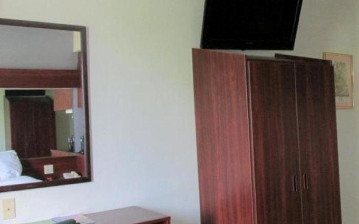 Trident Inn and Suites 