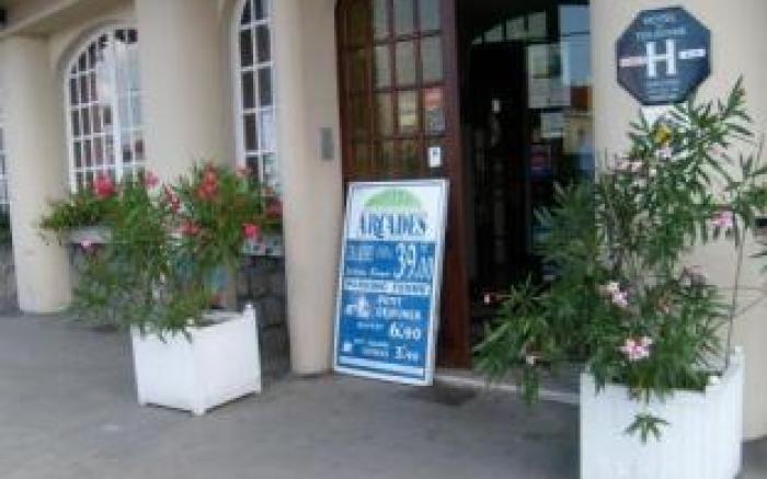 Hotel le Terminus et son restaurant Cote a Cote - Chambres renovees