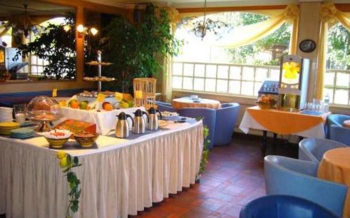 Chenal Hotel