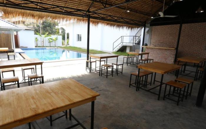 Pool Party Hostel