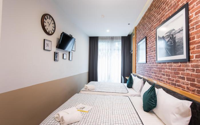 B Street Hotel
