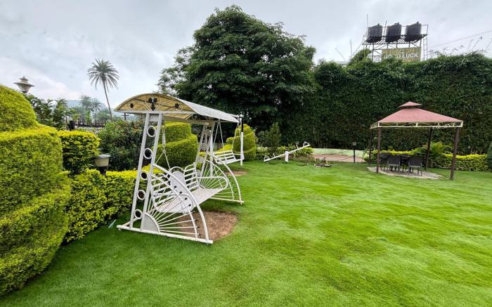 Royal Garden Retreat Resort & Swimming pool