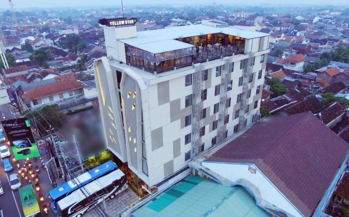 Yellow Star Ambarukmo Hotel