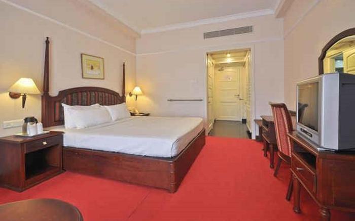 Holiday Hotel Cherai