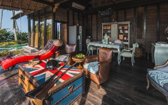 Absolute Beachfront Romantic Villa Laut