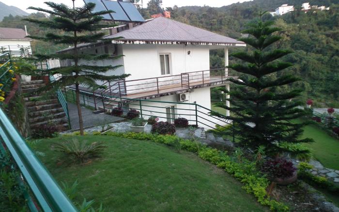 Home in the Hills, Resort & Restaurant