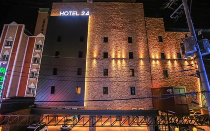 Hotel 2.4