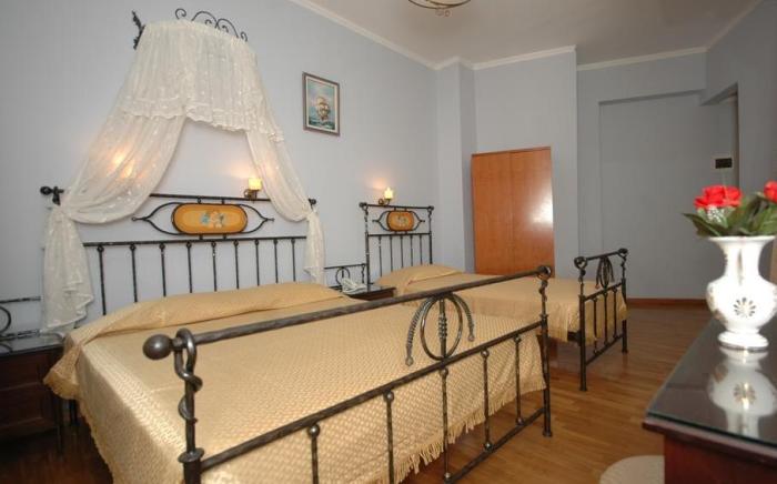 Cecil Hotel