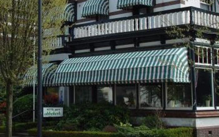 Zenzez Hotel & Lounge