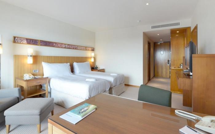 Canary Riverside Plaza Hotel