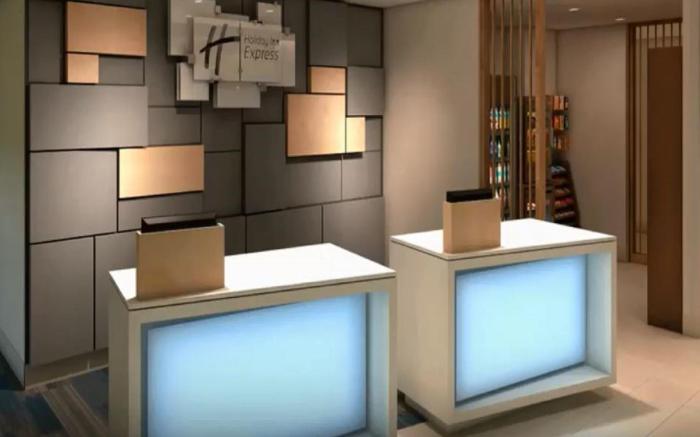 Holiday Inn Express & Suite Kingdom City By IHG