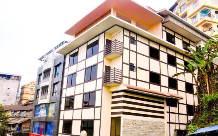 Hotel MMR Manor MG Marg